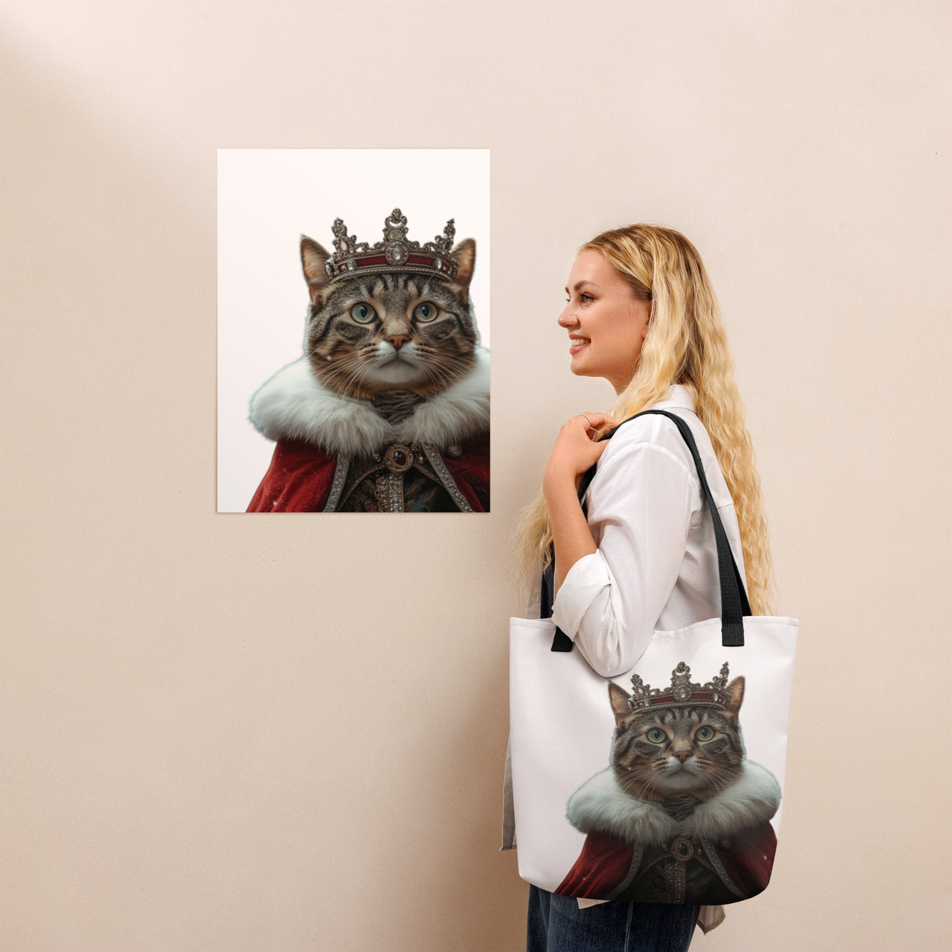 Illustration décalée d’un chat en tenue royale imprimée sur tote bag