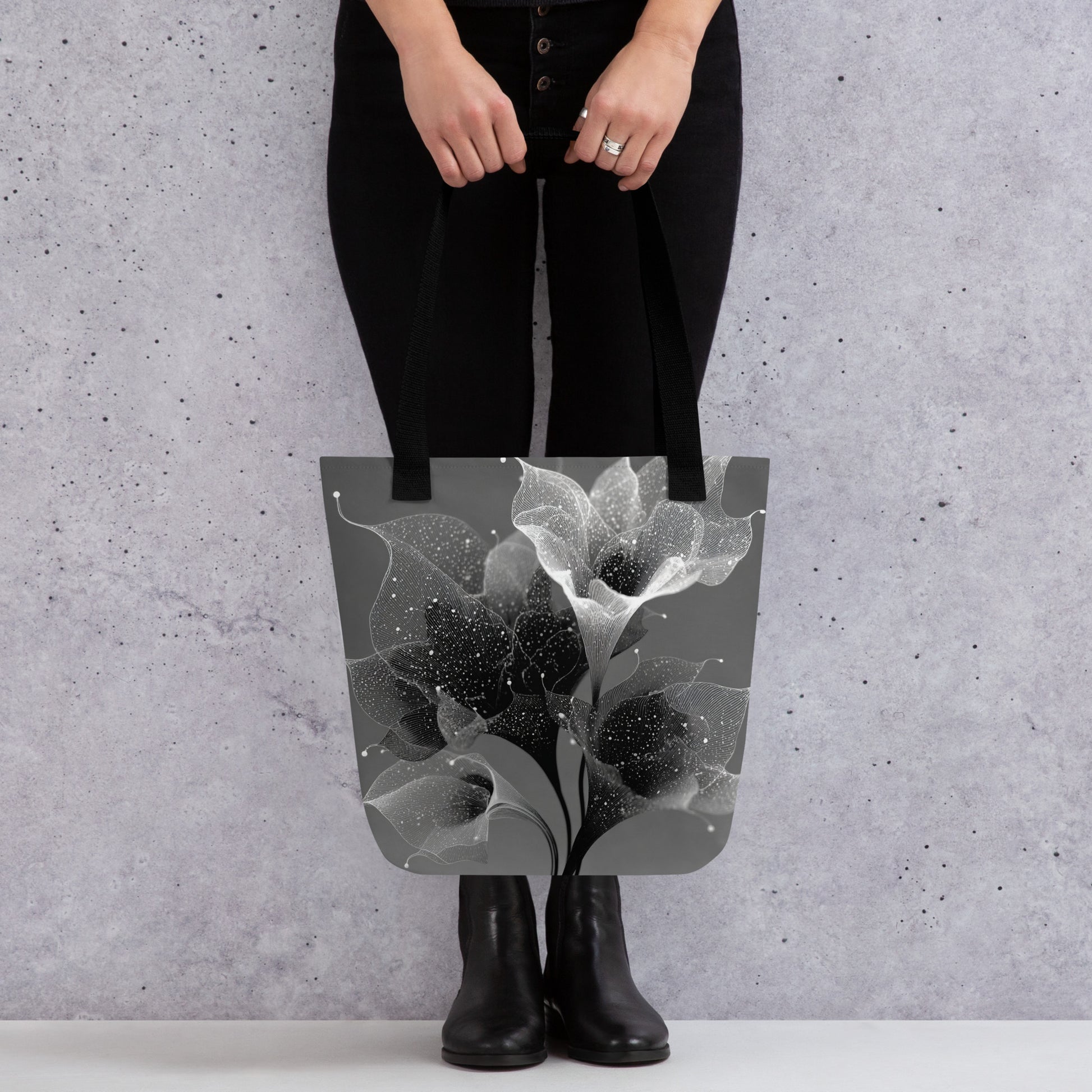 Sac tote noir et blanc avec illustration botanique inspirée de l’univers cosmique.